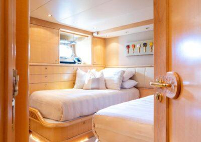 127-crescent-inspired-luxury-yacht-for-sale-CC-37