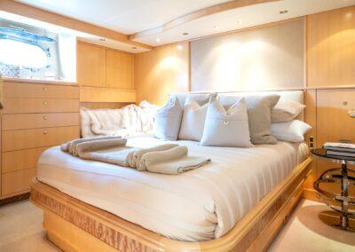 127-crescent-inspired-luxury-yacht-for-sale-CC-41
