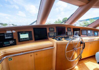127-crescent-inspired-luxury-yacht-for-sale-CC-54