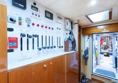 127-crescent-inspired-luxury-yacht-for-sale-CC-59