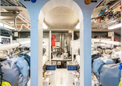 127-crescent-inspired-luxury-yacht-for-sale-CC-60