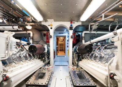 127-crescent-inspired-luxury-yacht-for-sale-CC-64